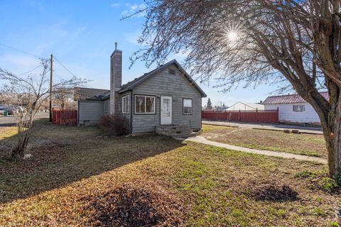 Tiny photo for 2103 Etna Street, Klamath Falls, OR 97603 (MLS # 220214918)