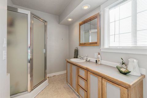 Tiny photo for 2103 Etna Street, Klamath Falls, OR 97603 (MLS # 220214918)