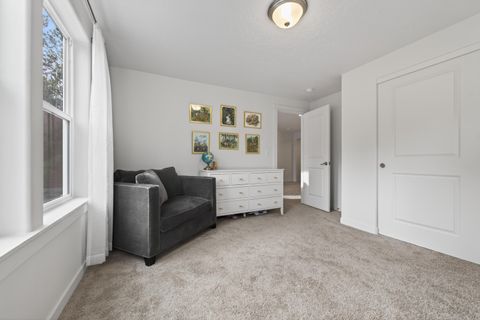 Tiny photo for 15032 Green Heart, La Pine, OR 97739 (MLS # 220216118)