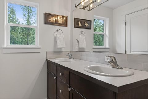 Tiny photo for 15032 Green Heart, La Pine, OR 97739 (MLS # 220216118)