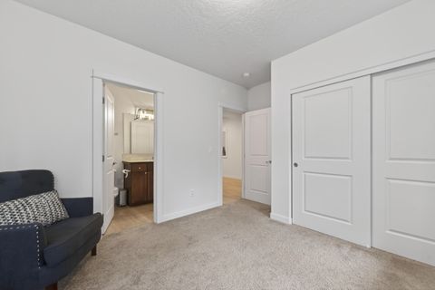 Tiny photo for 15032 Green Heart, La Pine, OR 97739 (MLS # 220216118)
