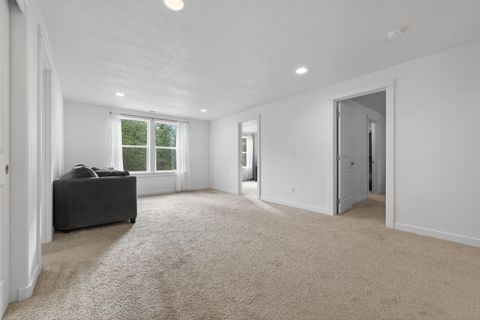 Tiny photo for 15032 Green Heart, La Pine, OR 97739 (MLS # 220216118)