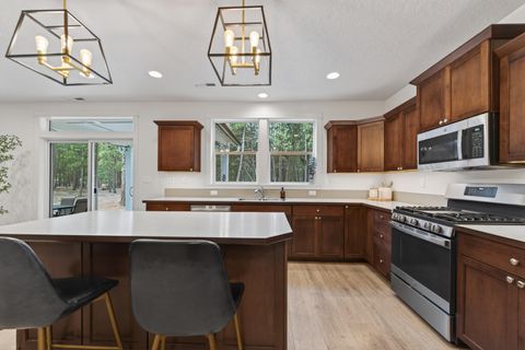 Tiny photo for 15032 Green Heart, La Pine, OR 97739 (MLS # 220216118)