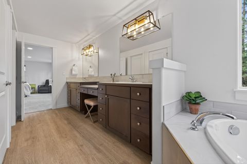 Tiny photo for 15032 Green Heart, La Pine, OR 97739 (MLS # 220216118)