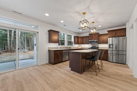 Tiny photo for 15032 Green Heart, La Pine, OR 97739 (MLS # 220216118)