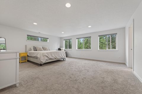 Tiny photo for 15032 Green Heart, La Pine, OR 97739 (MLS # 220216118)