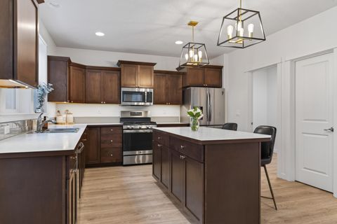 Tiny photo for 15032 Green Heart, La Pine, OR 97739 (MLS # 220216118)