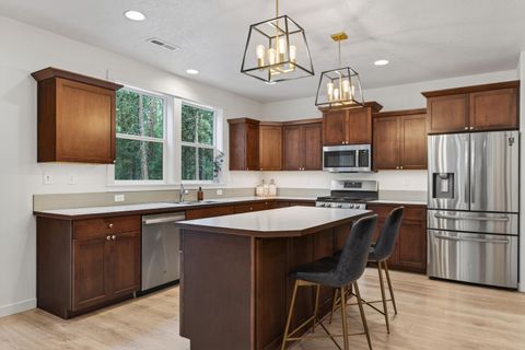 Tiny photo for 15032 Green Heart, La Pine, OR 97739 (MLS # 220216118)