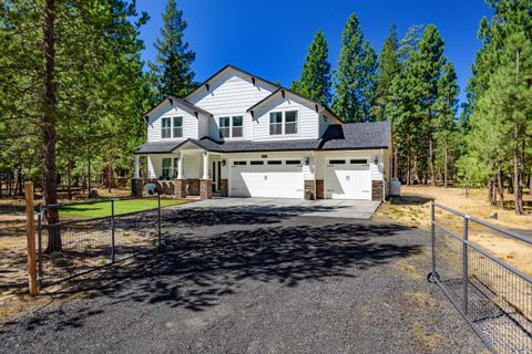 Photo of 15032 Green Heart, La Pine, OR 97739 (MLS # 220216118)