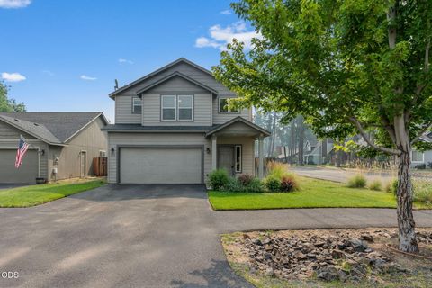 Photo of 118 N Cottage Lane, Sisters, OR 97759 (MLS # 220225766)