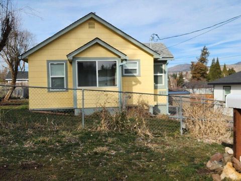 Photo of 239 Fulton Street, Klamath Falls, OR 97601 (MLS # 220214073)