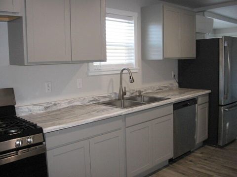 Tiny photo for 239 Fulton Street, Klamath Falls, OR 97601 (MLS # 220214073)