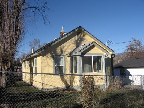 Tiny photo for 239 Fulton Street, Klamath Falls, OR 97601 (MLS # 220214073)