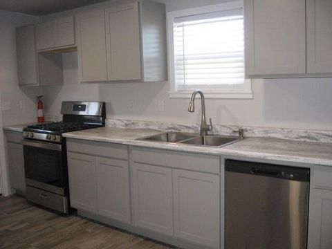 Tiny photo for 239 Fulton Street, Klamath Falls, OR 97601 (MLS # 220214073)