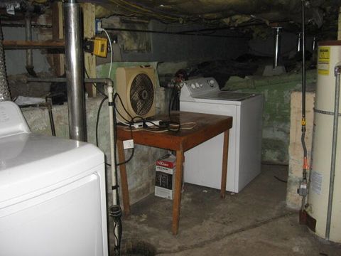 Tiny photo for 239 Fulton Street, Klamath Falls, OR 97601 (MLS # 220214073)