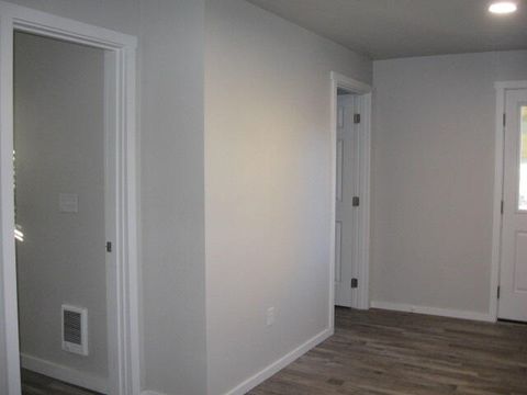 Tiny photo for 239 Fulton Street, Klamath Falls, OR 97601 (MLS # 220214073)