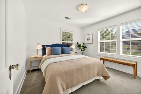 Tiny photo for 3473 Poppywoods Drive, Medford, OR 97504 (MLS # 220217096)