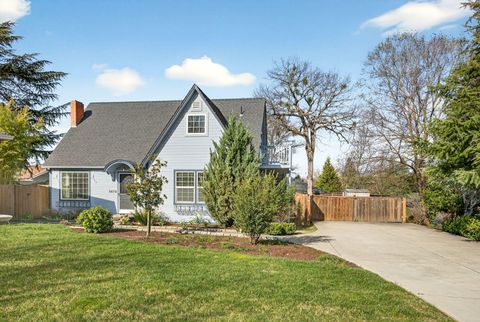 Photo of 3473 Poppywoods Drive, Medford, OR 97504 (MLS # 220217096)