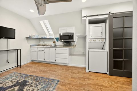 Tiny photo for 3473 Poppywoods Drive, Medford, OR 97504 (MLS # 220217096)