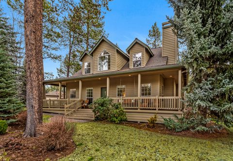 Photo of 18063 Maury Mountain Lane, Sunriver, OR 97707 (MLS # 220217746)