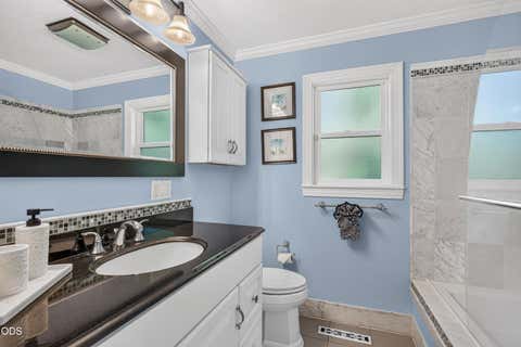 Tiny photo for 2201 Siskiyou Boulevard, Medford, OR 97504 (MLS # 220226652)