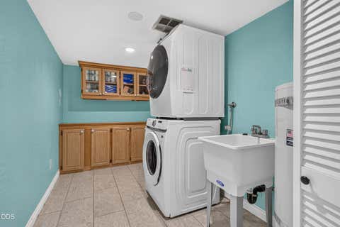 Tiny photo for 2201 Siskiyou Boulevard, Medford, OR 97504 (MLS # 220226652)