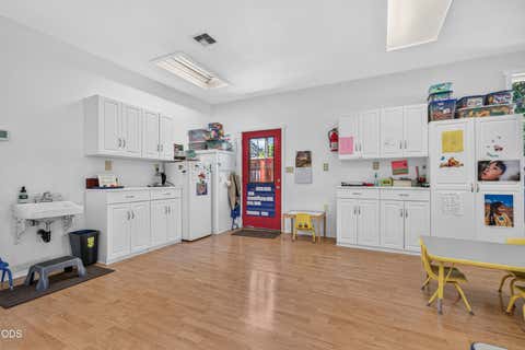Tiny photo for 2201 Siskiyou Boulevard, Medford, OR 97504 (MLS # 220226652)