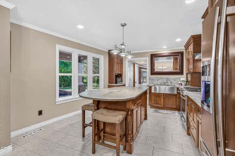 Tiny photo for 2201 Siskiyou Boulevard, Medford, OR 97504 (MLS # 220226652)