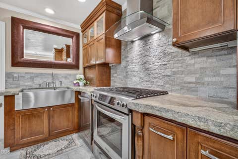 Tiny photo for 2201 Siskiyou Boulevard, Medford, OR 97504 (MLS # 220226652)