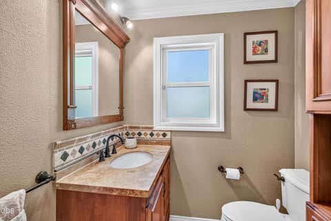 Tiny photo for 2201 Siskiyou Boulevard, Medford, OR 97504 (MLS # 220226652)