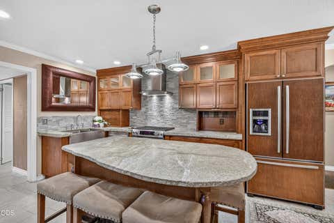 Tiny photo for 2201 Siskiyou Boulevard, Medford, OR 97504 (MLS # 220226652)