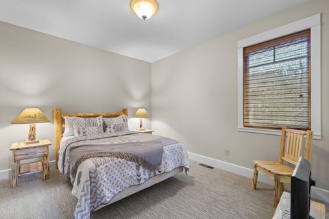 Tiny photo for 481 W Hope Avenue, Sisters, OR 97759 (MLS # 220216981)