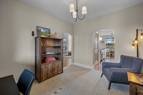 Tiny photo for 481 W Hope Avenue, Sisters, OR 97759 (MLS # 220216981)