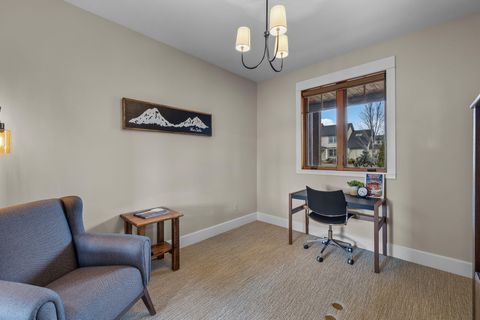 Tiny photo for 481 W Hope Avenue, Sisters, OR 97759 (MLS # 220216981)