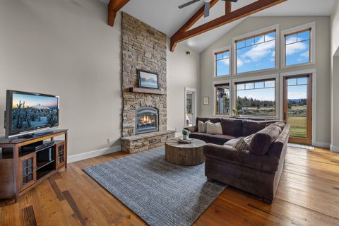 Tiny photo for 481 W Hope Avenue, Sisters, OR 97759 (MLS # 220216981)