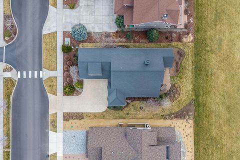 Tiny photo for 481 W Hope Avenue, Sisters, OR 97759 (MLS # 220216981)