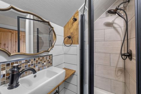 Tiny photo for 481 W Hope Avenue, Sisters, OR 97759 (MLS # 220216981)