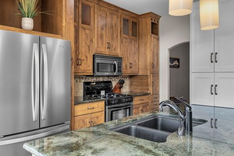 Tiny photo for 481 W Hope Avenue, Sisters, OR 97759 (MLS # 220216981)