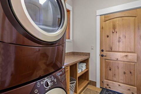 Tiny photo for 481 W Hope Avenue, Sisters, OR 97759 (MLS # 220216981)