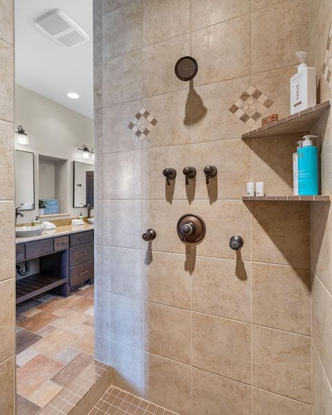 Tiny photo for 481 W Hope Avenue, Sisters, OR 97759 (MLS # 220216981)