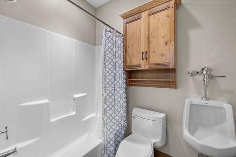 Tiny photo for 481 W Hope Avenue, Sisters, OR 97759 (MLS # 220216981)