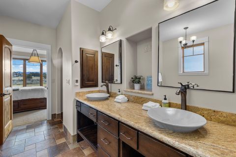 Tiny photo for 481 W Hope Avenue, Sisters, OR 97759 (MLS # 220216981)