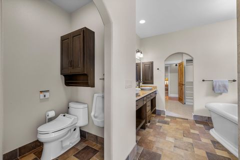 Tiny photo for 481 W Hope Avenue, Sisters, OR 97759 (MLS # 220216981)