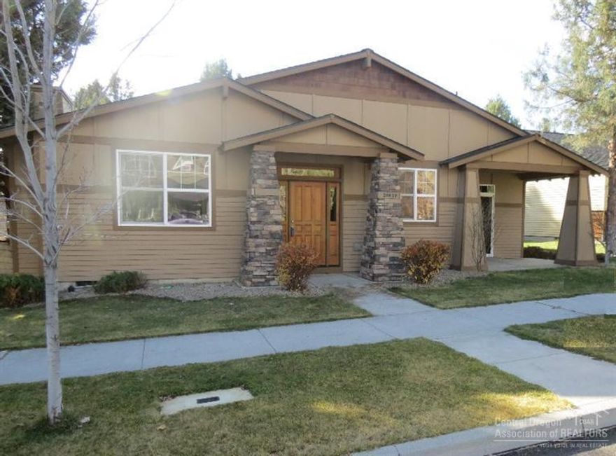 Immaculate single level, lots of styling in this Foxborough home. High vaulted ceilings, arched doors and many upper end features. Large great room with gas fireplace and new carpet and padding throughout. The kitchen has granite counter tops, open concept and a pantry. The master bathroom is a good size and offers tons of closet space. There is a patio & deck and includes landscaping and sprinkler system. This home shows well and has great curb appeal. Take a look today, it's vacant & ready to move in to!