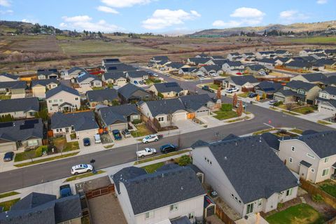 Tiny photo for 3471 Cascara Street, Medford, OR 97504 (MLS # 220215769)