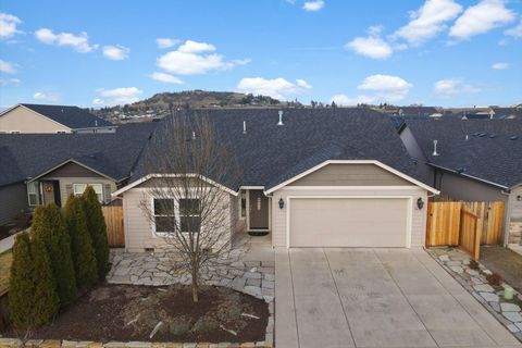 Tiny photo for 3471 Cascara Street, Medford, OR 97504 (MLS # 220215769)