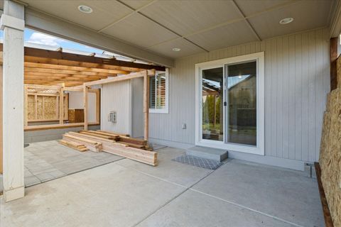 Tiny photo for 3471 Cascara Street, Medford, OR 97504 (MLS # 220215769)