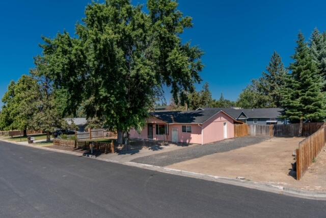 South Moreland Acres - Residential