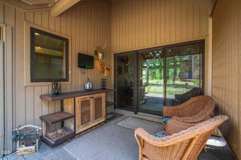 Tiny photo for 57785 Ribes Lane #4, Sunriver, OR 97707 (MLS # 220225499)