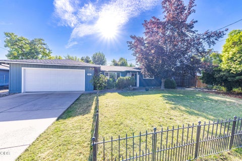 Photo of 832 La Loma Drive, Medford, OR 97504 (MLS # 220224636)